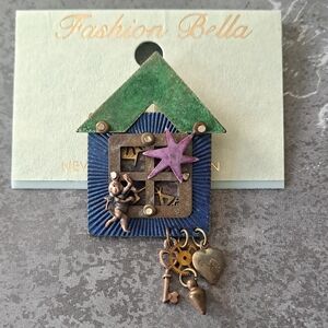 Fashion Bella Art Deco Vintage Inspired Brooch with Charms